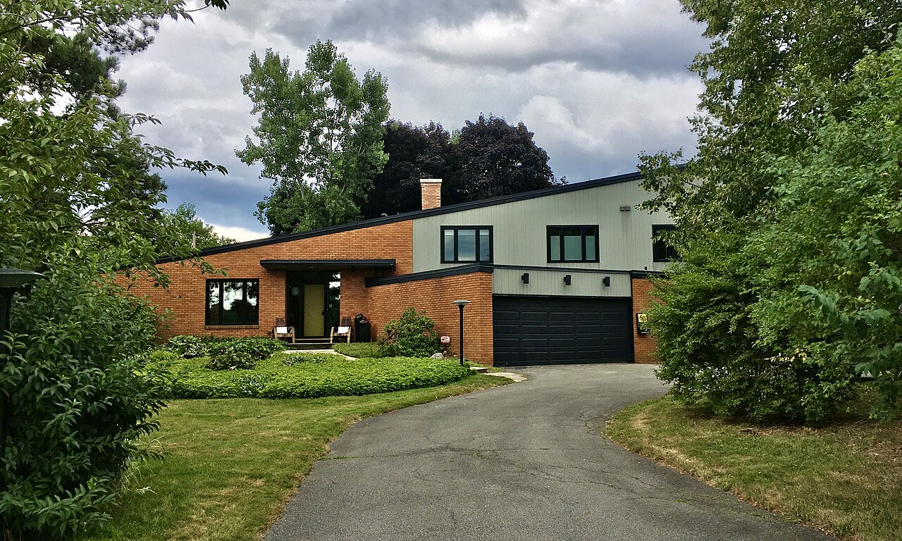 Before: High-end home virtually staged in a luxe contemporary style